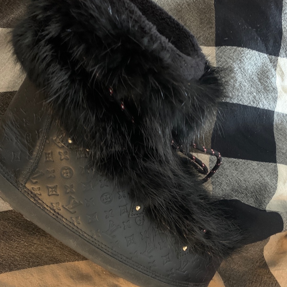 Louis Vuitton off pistel boots